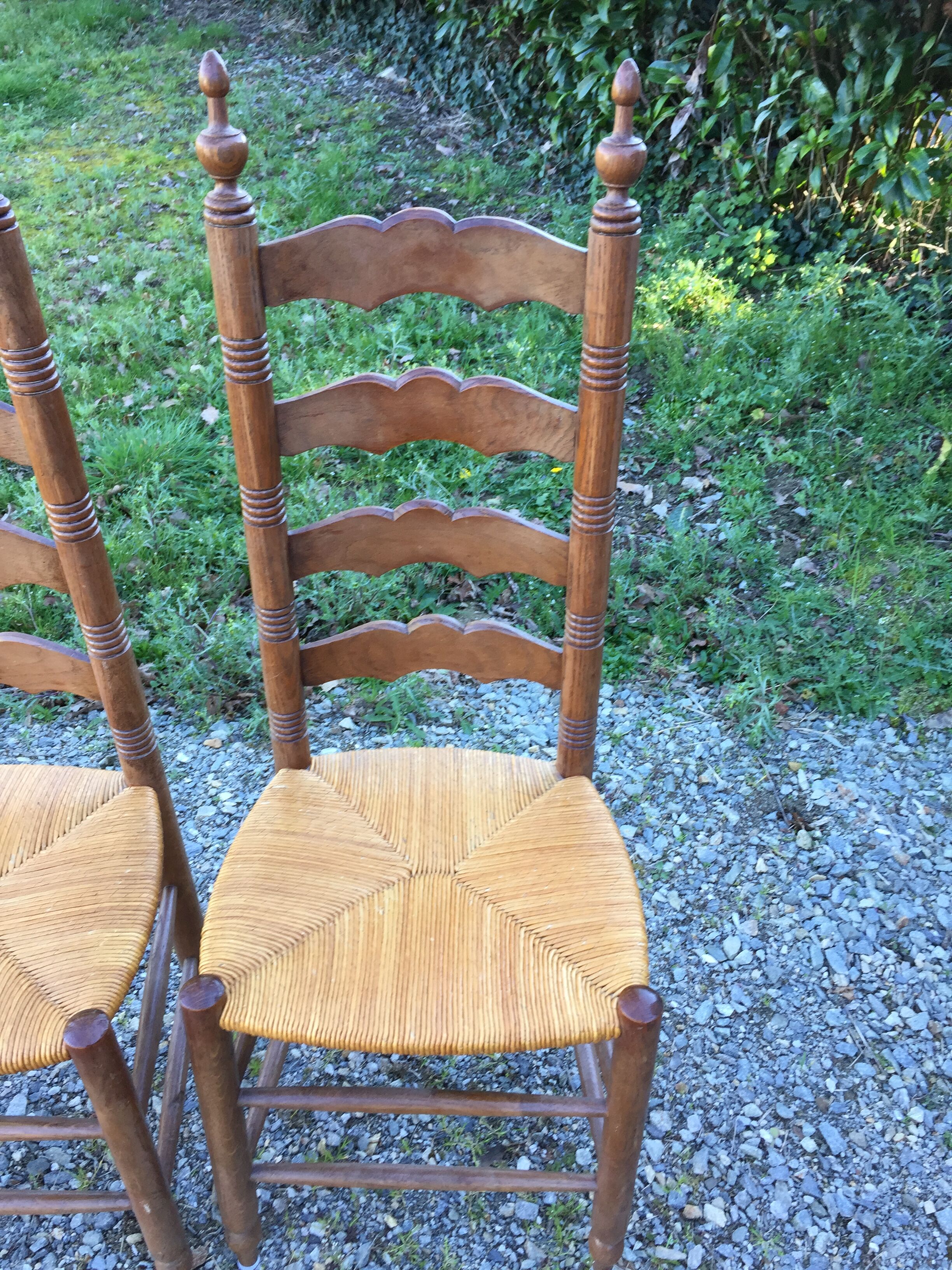Vintage mulched chairs with high oak backrests with turned legs