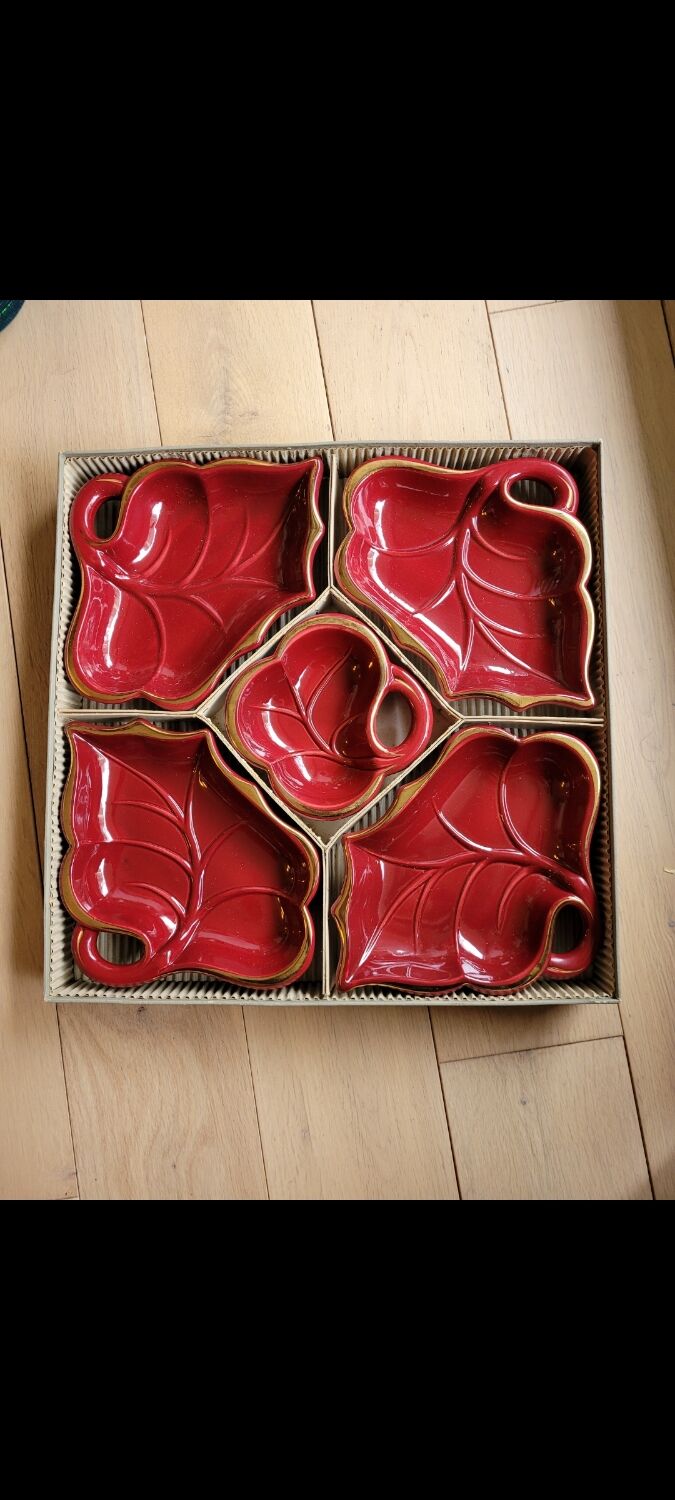 Ensemble de céramique d'art