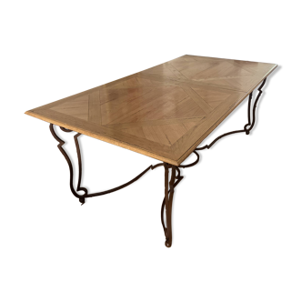 Extendable solid wood living room table