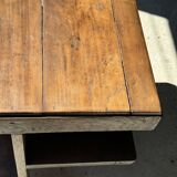 Table d'appoint carrée piètement quadripode à entretoise de style moderniste