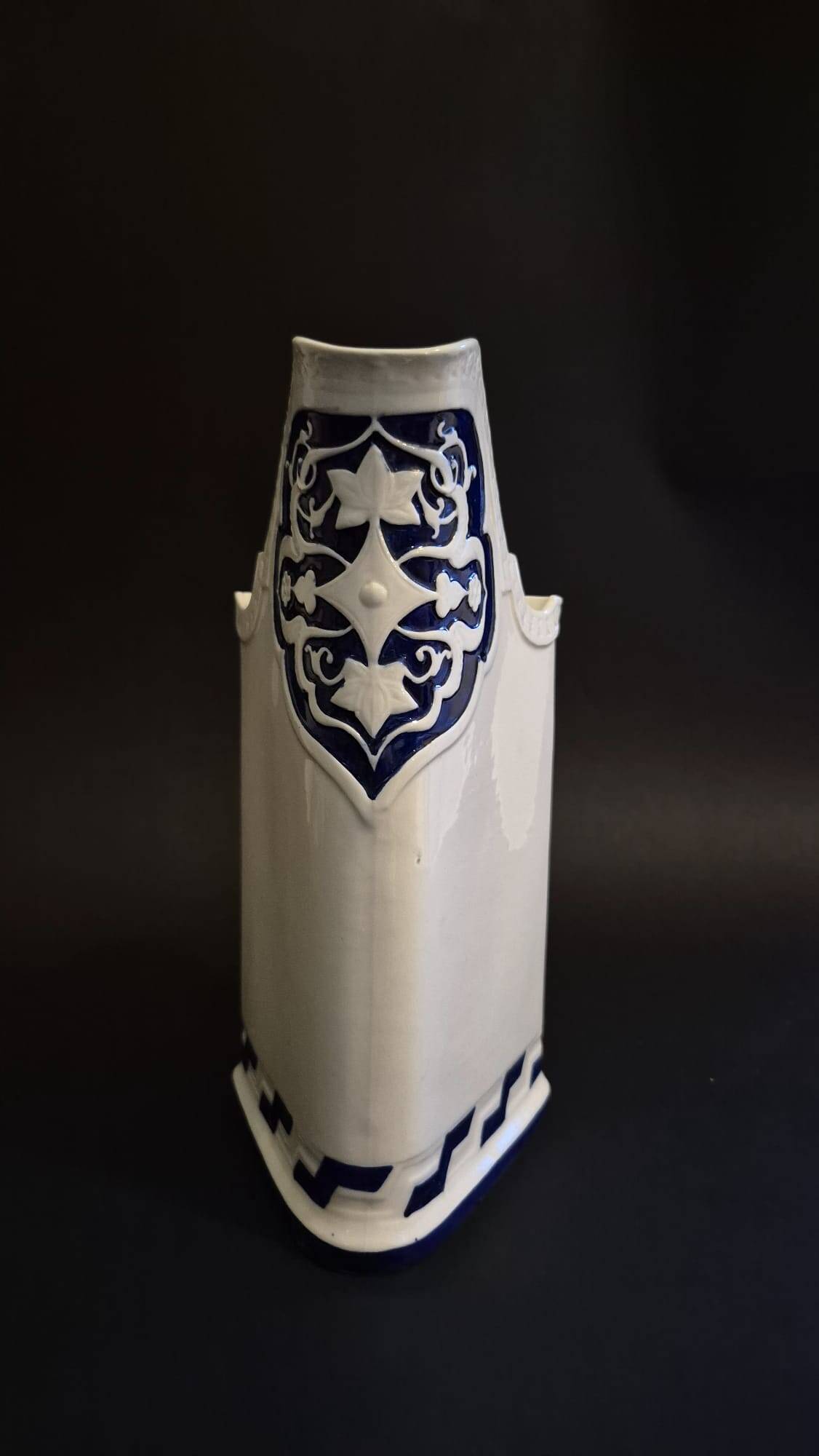 Aiguière de la Worcester Royal Porcelain Co. 1870
