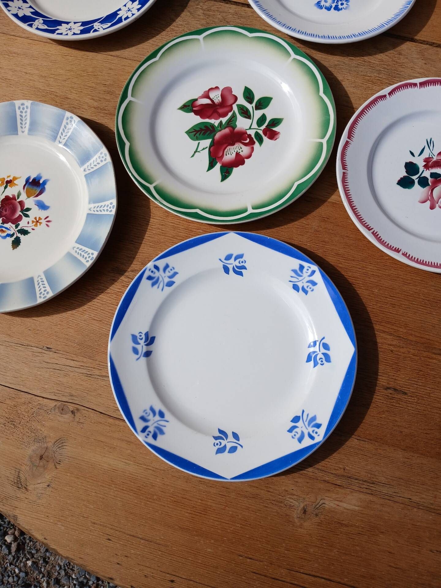 10 assiettes à dessert anciennes dépareillées 