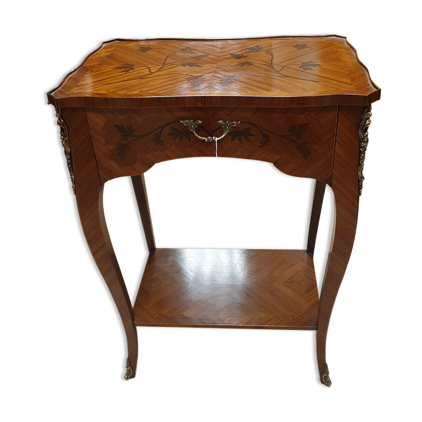 Side table in pink wood