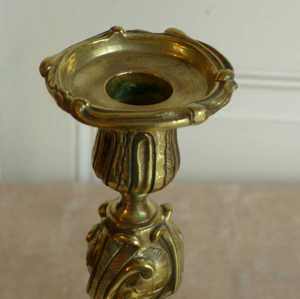 Paire de bougeoirs de style louis XV en bronze époque 19 ème