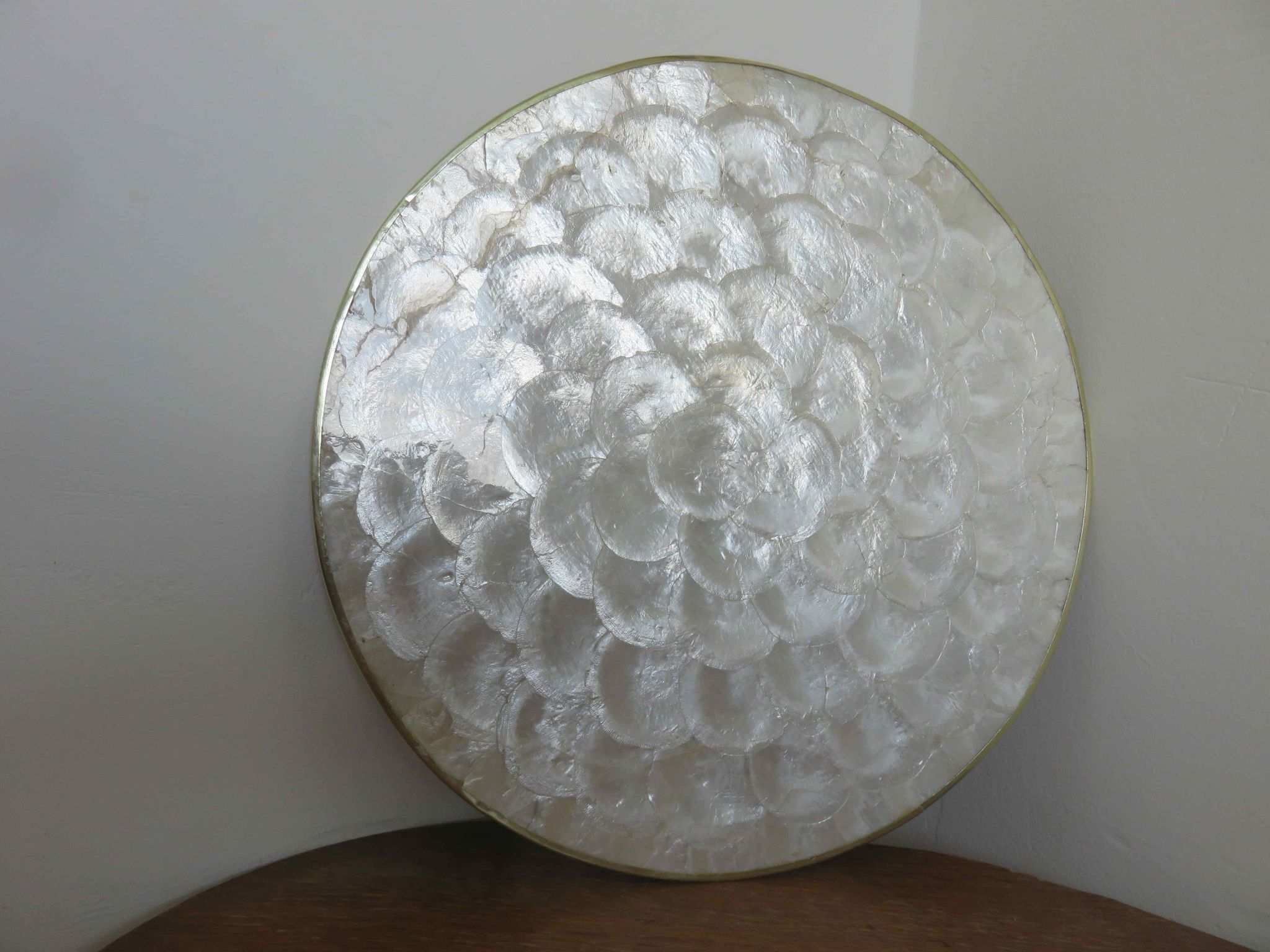 Set of 5 under-plates in mother-of-pearl and brass 70s