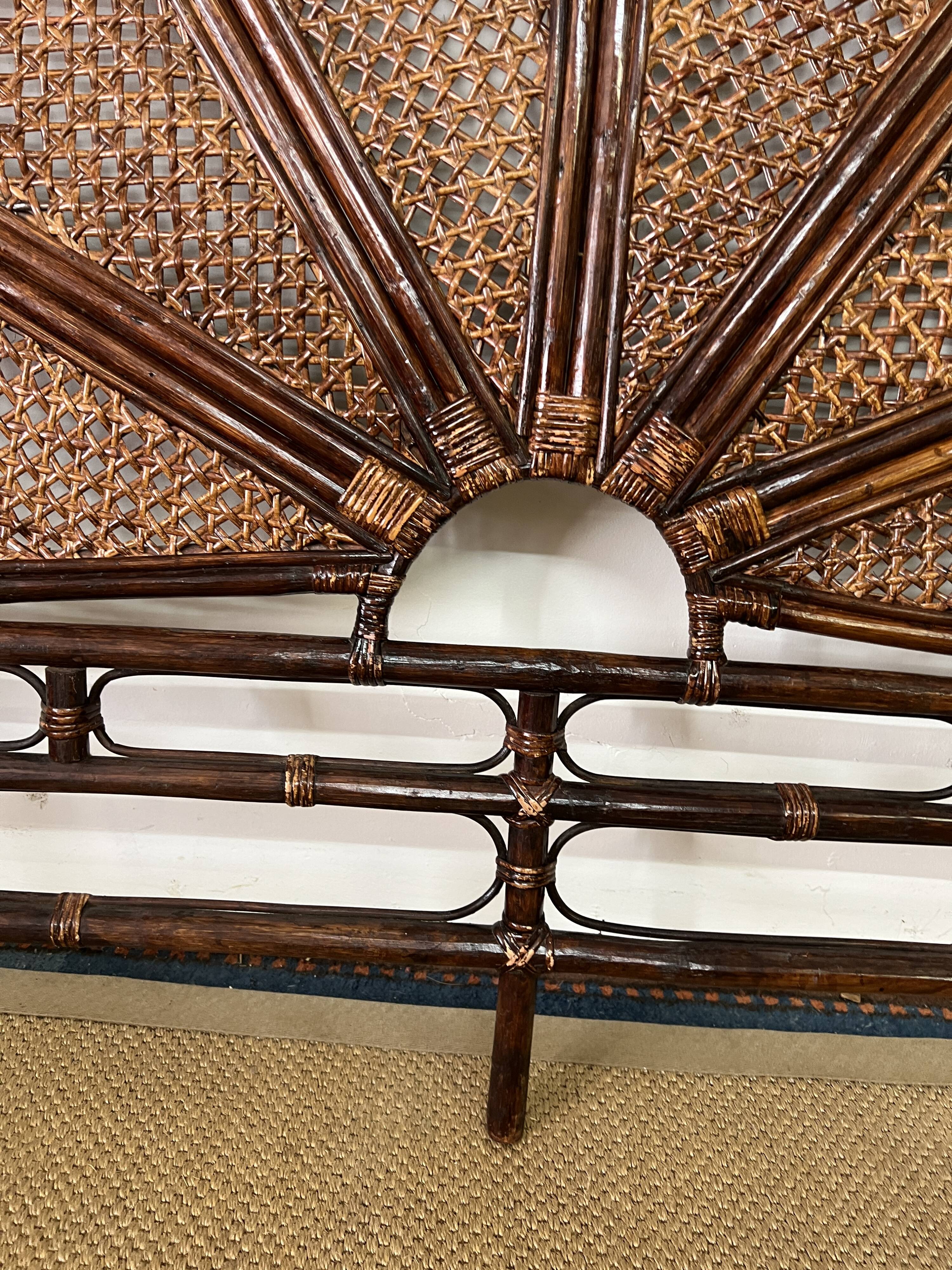 Rosette headboard in vintage rattan and canework