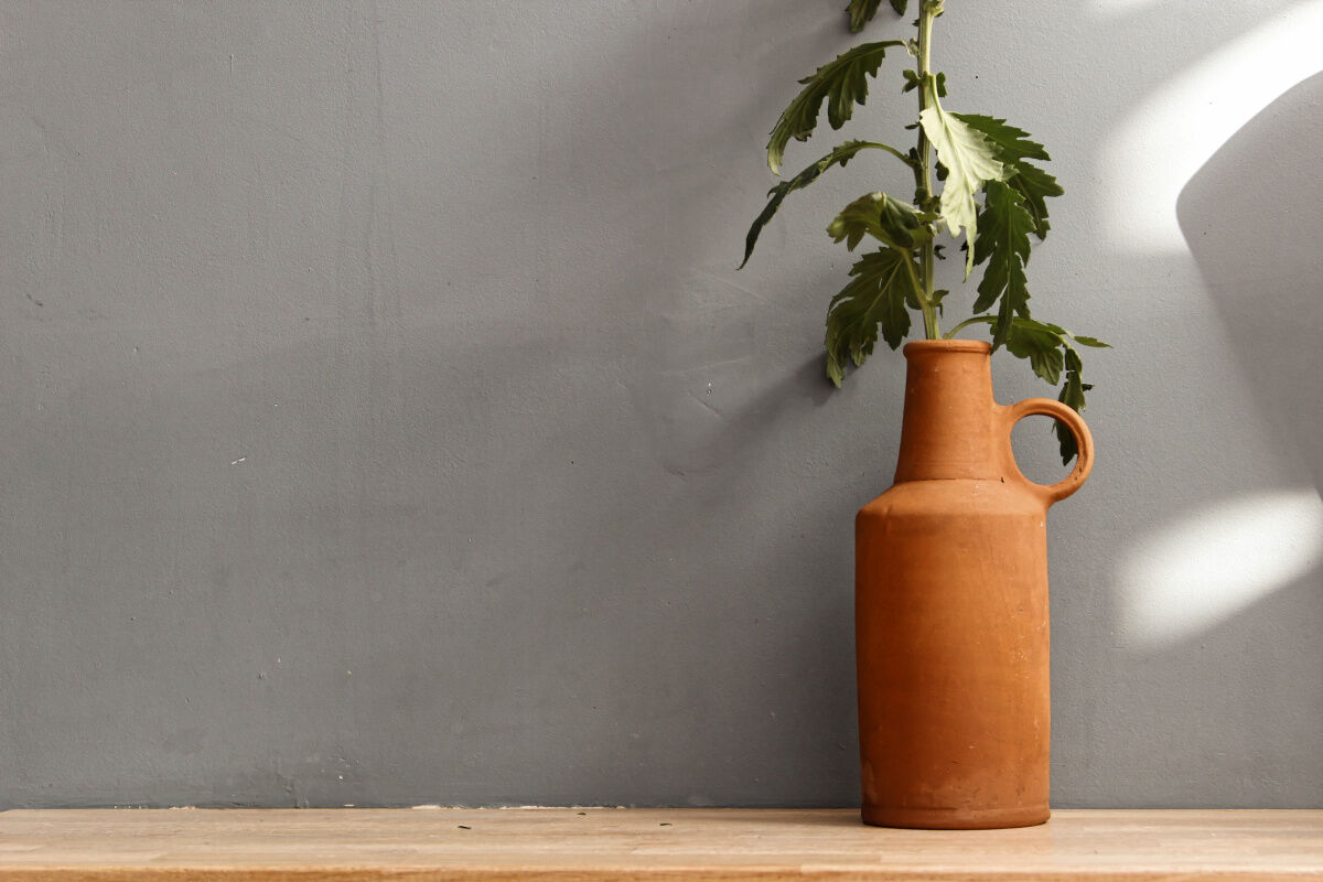 Vase bouteille terracotta - art populaire