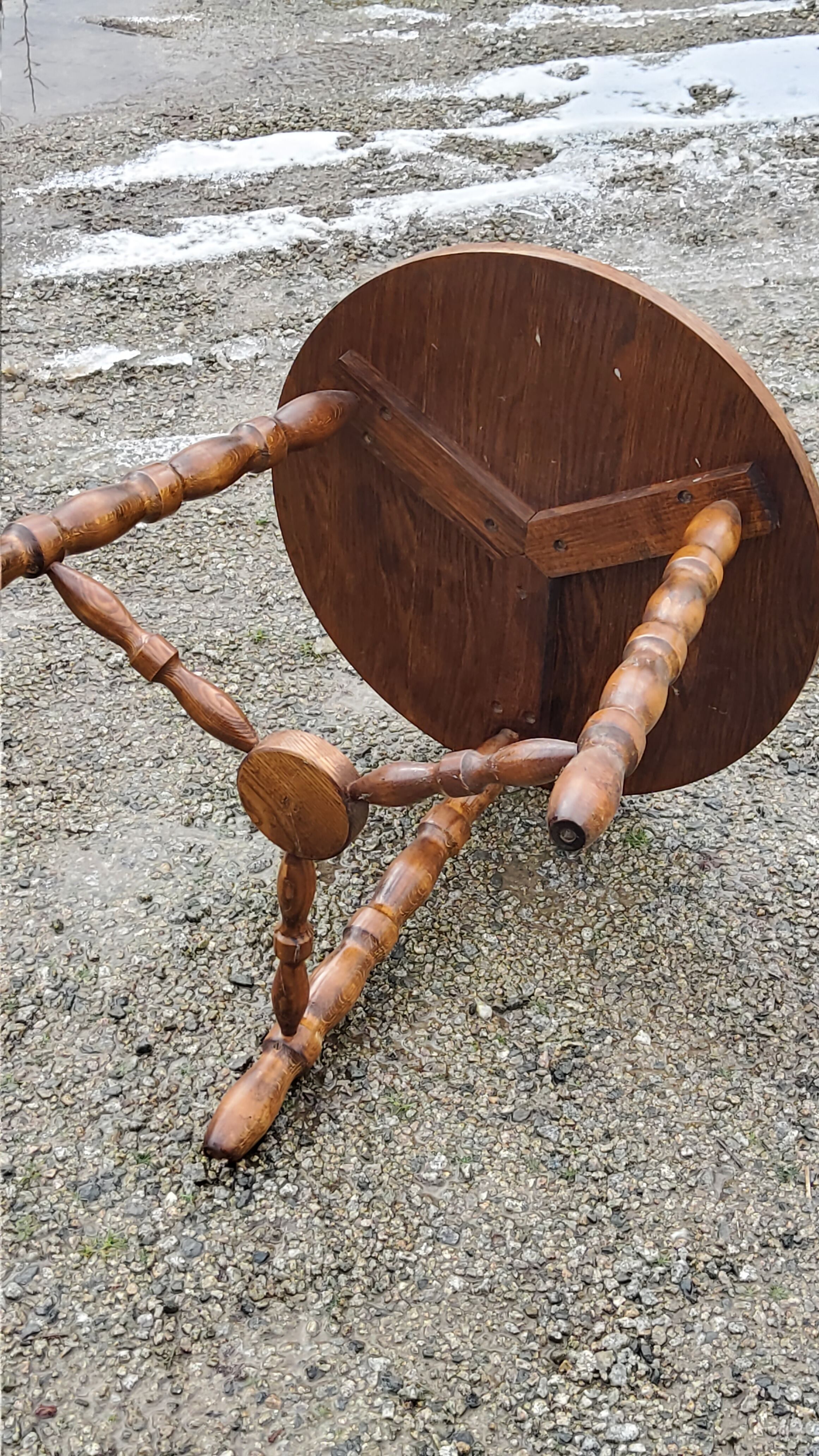 Pedestal table of the 60s in beech and oak
