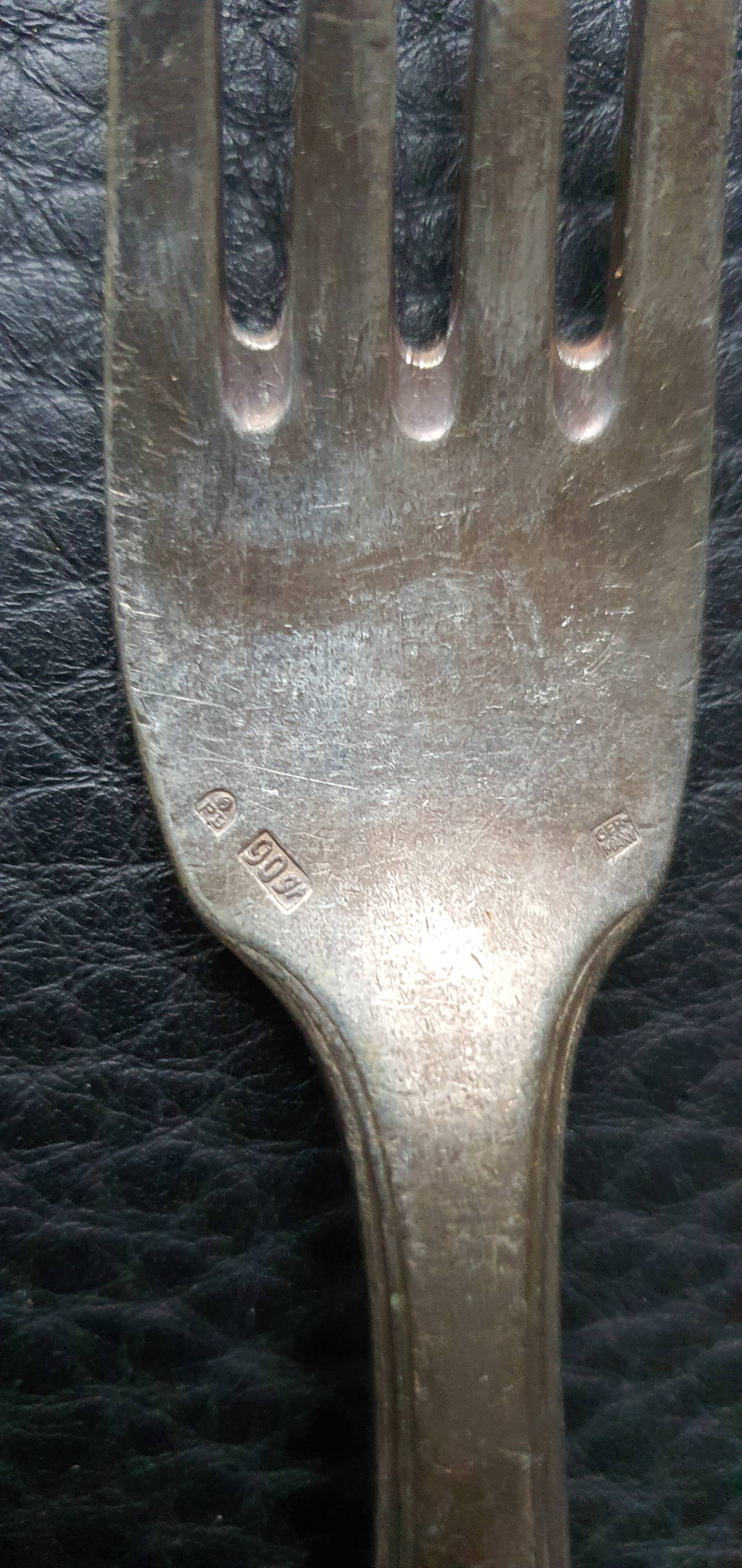 Ensemble 2 cuillers et 2 fourchettes en argent