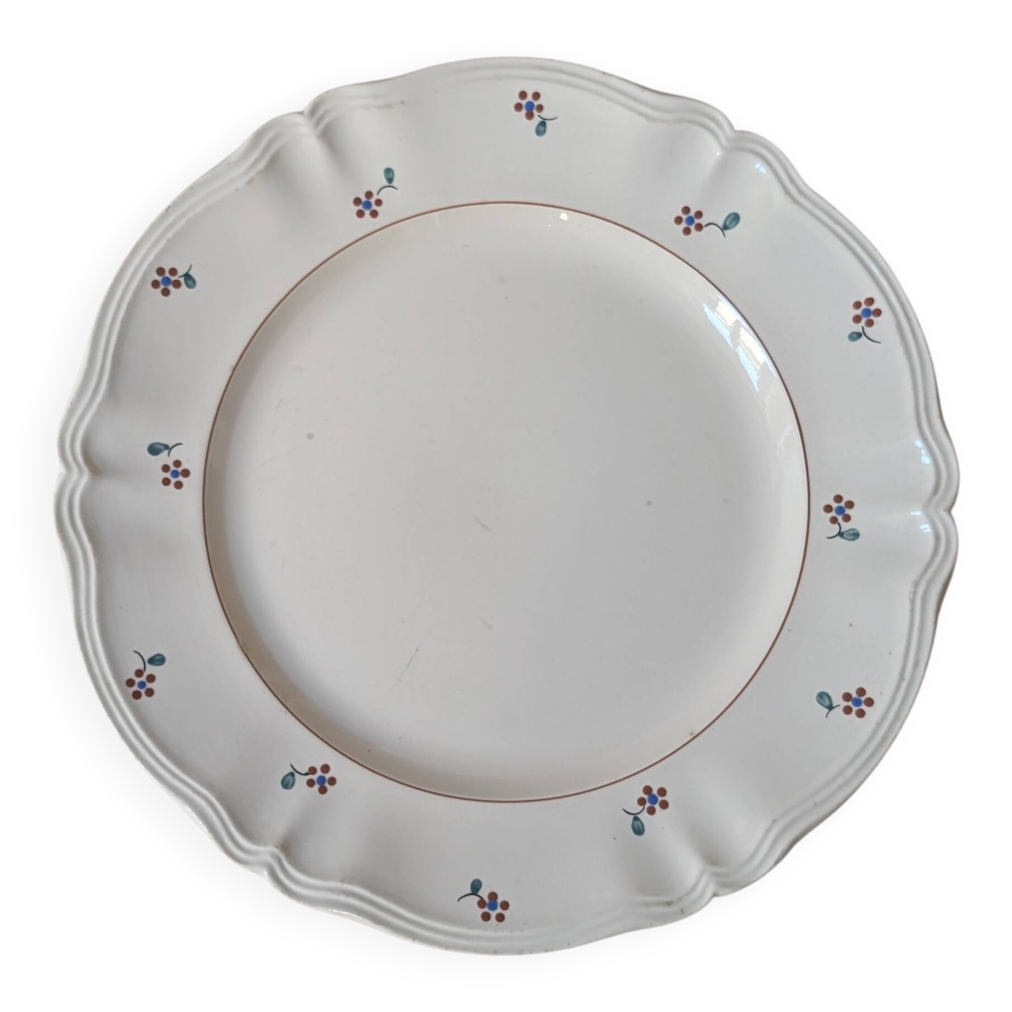 Small beige flower dish