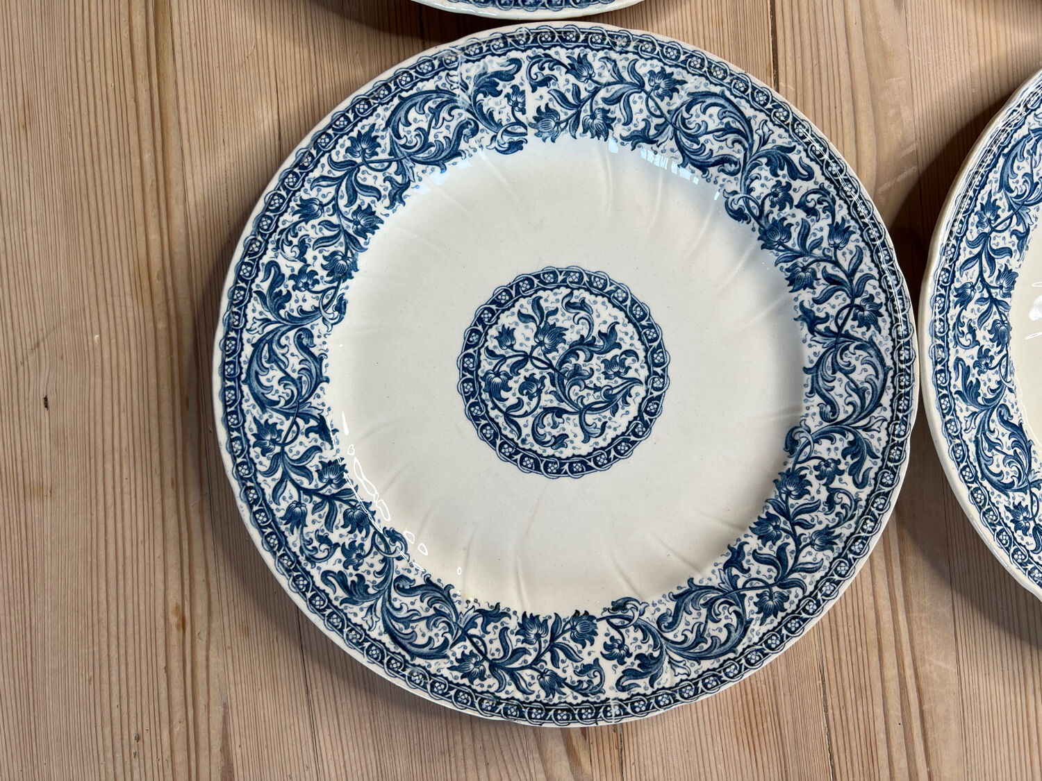 6 flat plates Gien garlands, 1937