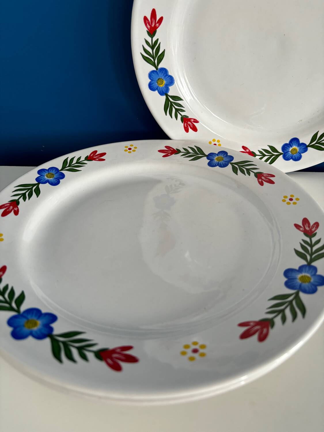 Set of 3 flat plates and 5 dessert plates with flower decoration, Tulowice Poland
