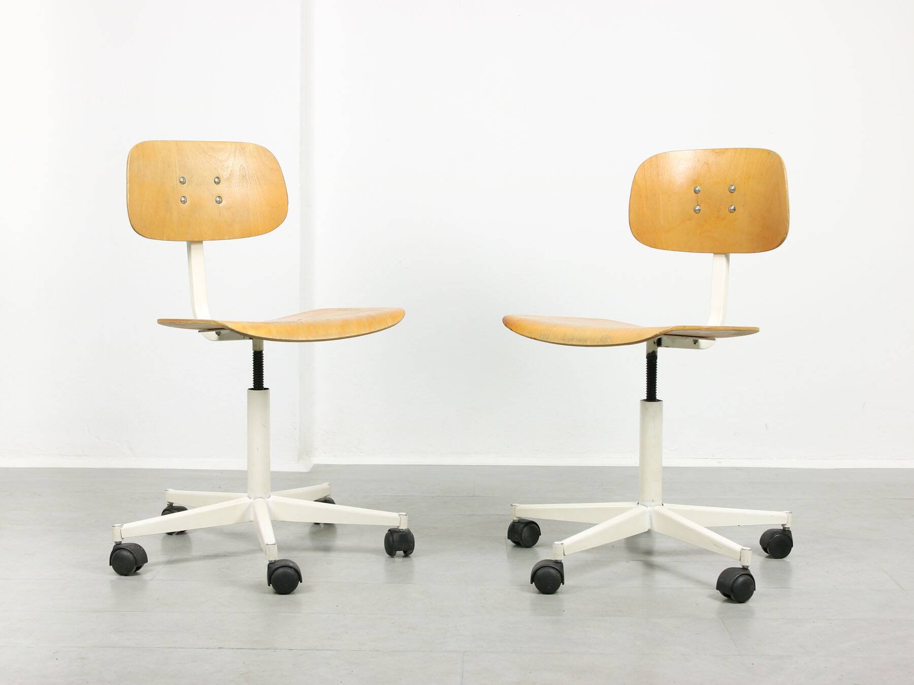 Vintage White & Wooden Swivel Office Chair, 70s