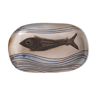 Decorative dish by Marie Henriette Bataille for the ceramic workshop of Dour