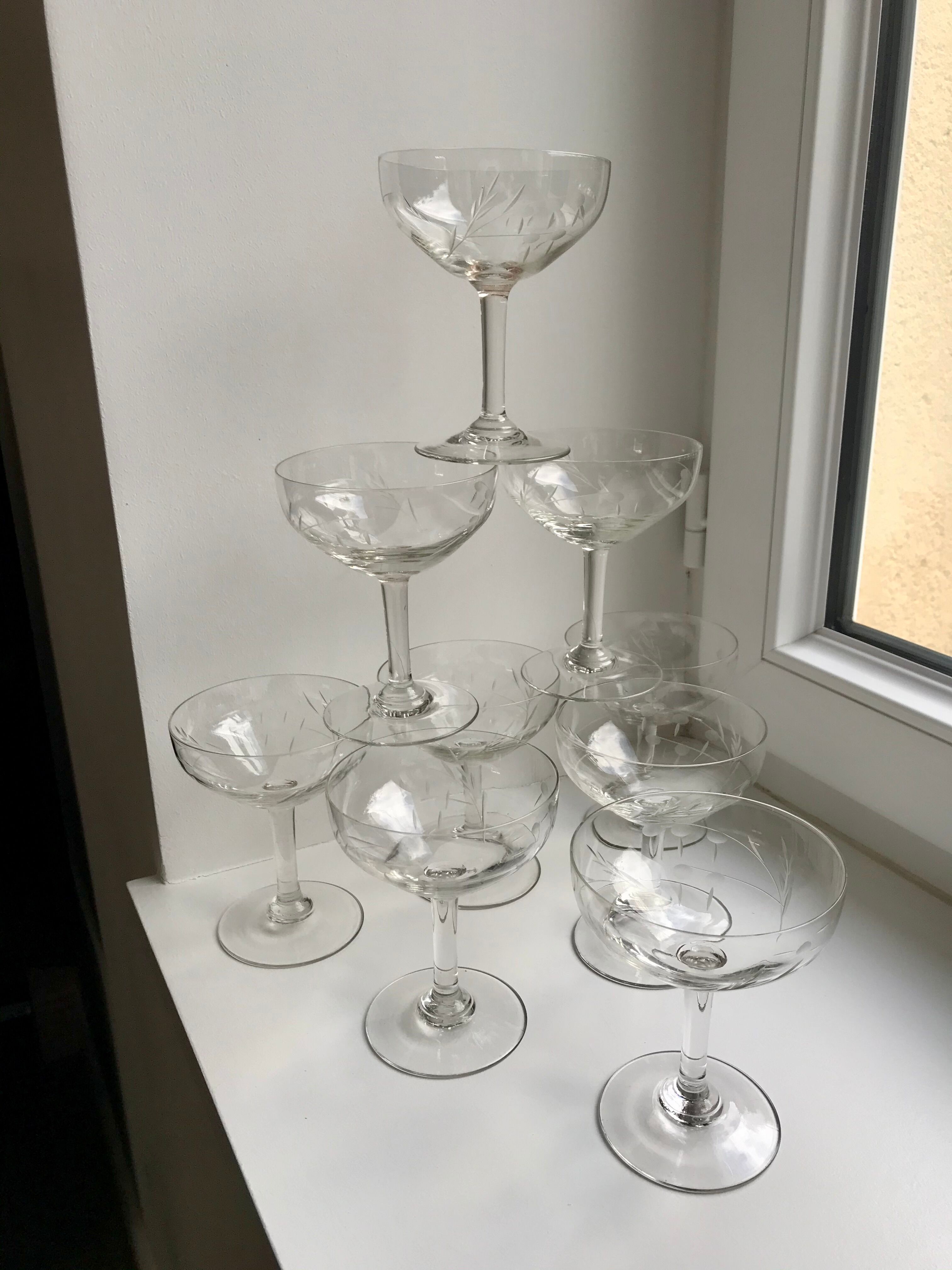 Set of 9 champagne glasses in crystal engraved 30s