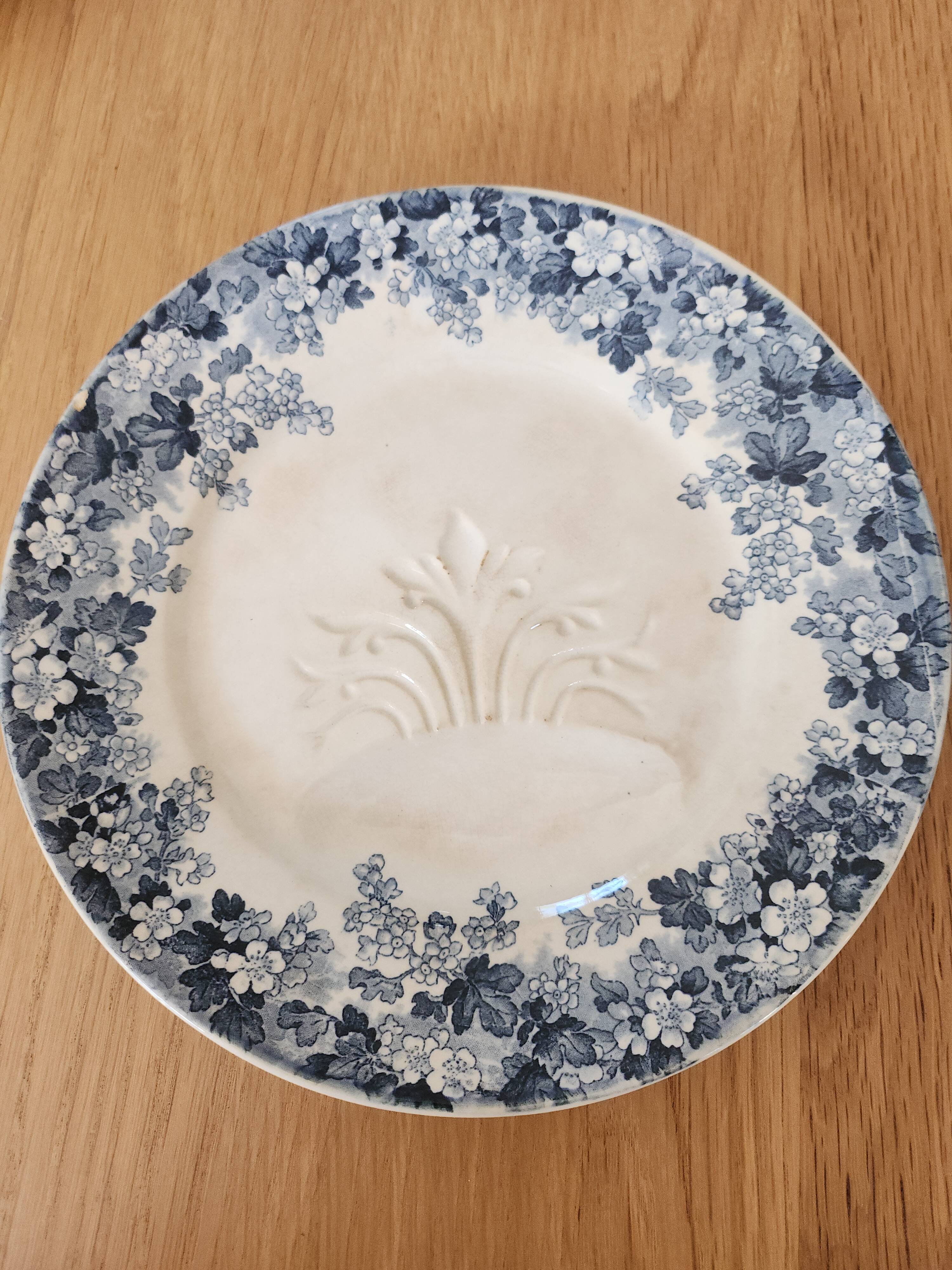 Pair of antique asparagus plates "Récamier" in Terre de Fer, Sarregue