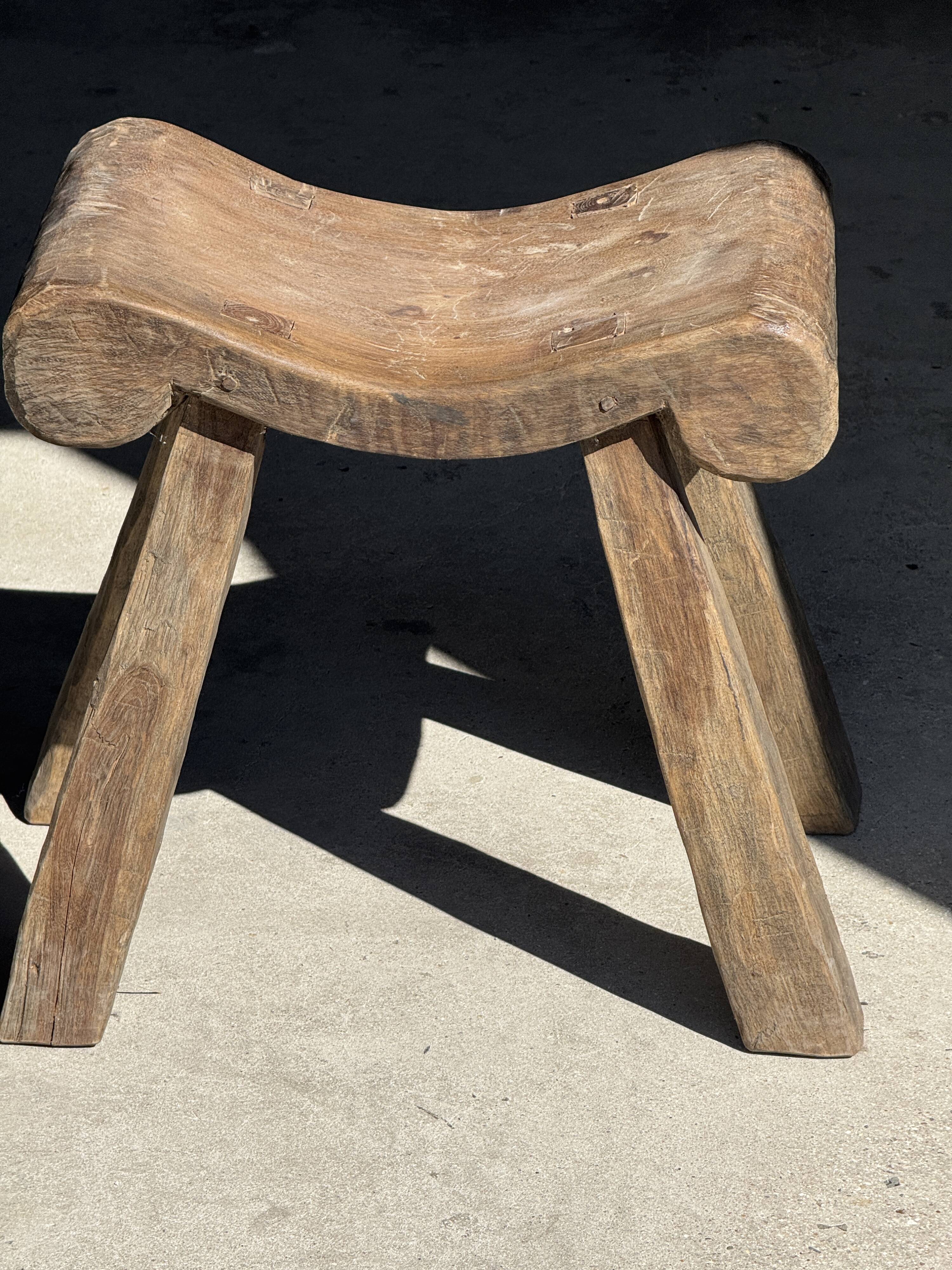 Four-legged stool in antique teak from Indonesia H 50 L 52