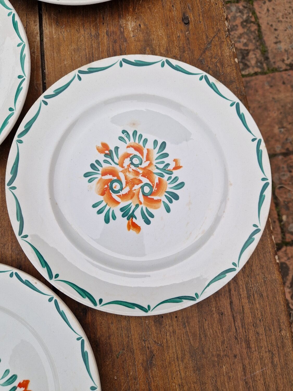 Lot de 7 assiettes plates plus de raviers