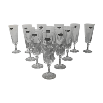 Ensemble de 12 flûtes à champagne, modèle “Versailles”, Cristal d’arques, 70’s.