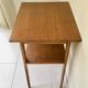 Guéridon pieds compas 1950 en bois clair, desserte, table d'appoint
