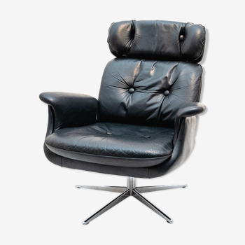 Leather lounge chair