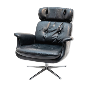 Leather lounge chair