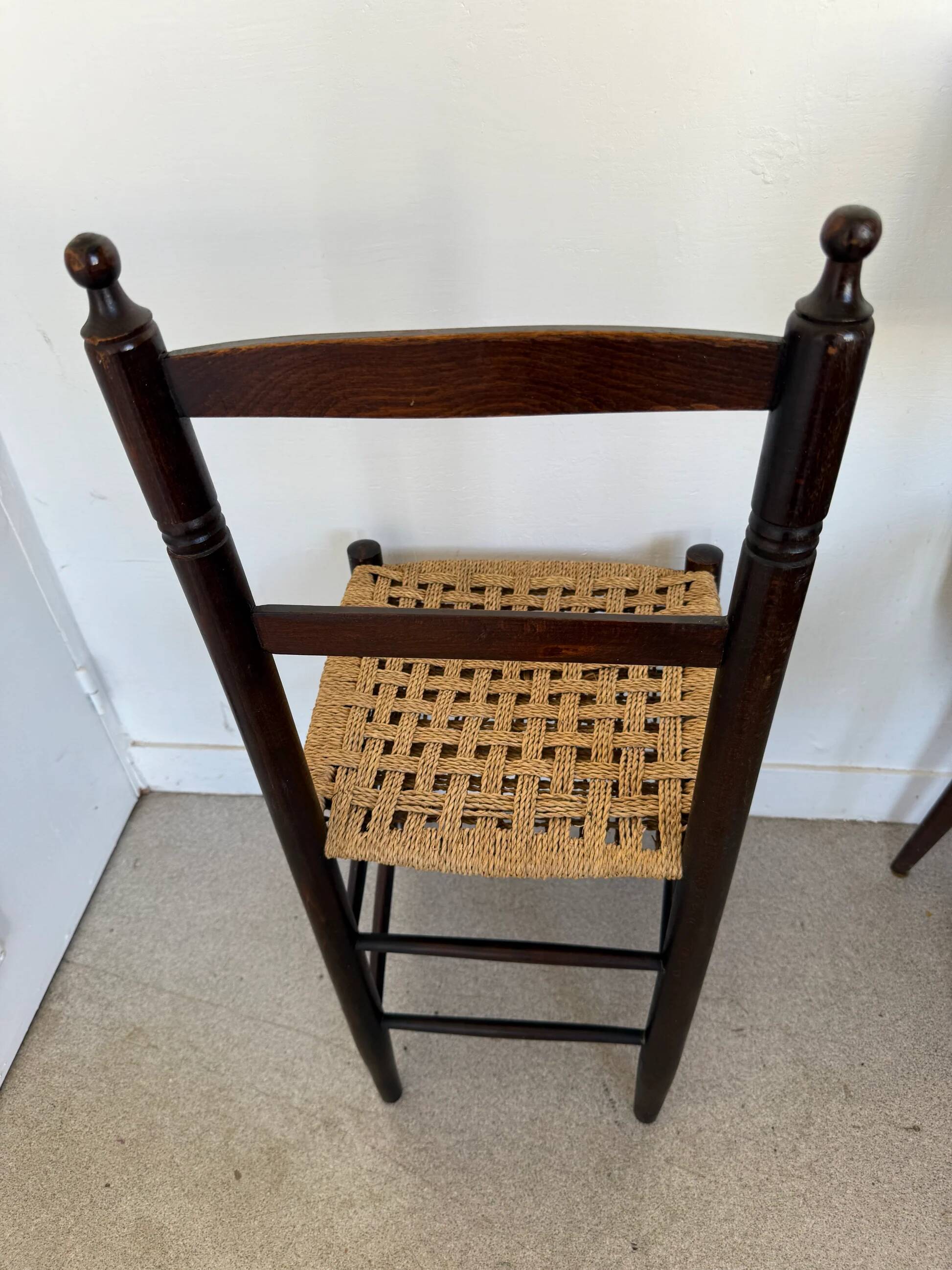 Chaise vintage en bois et paille tressée