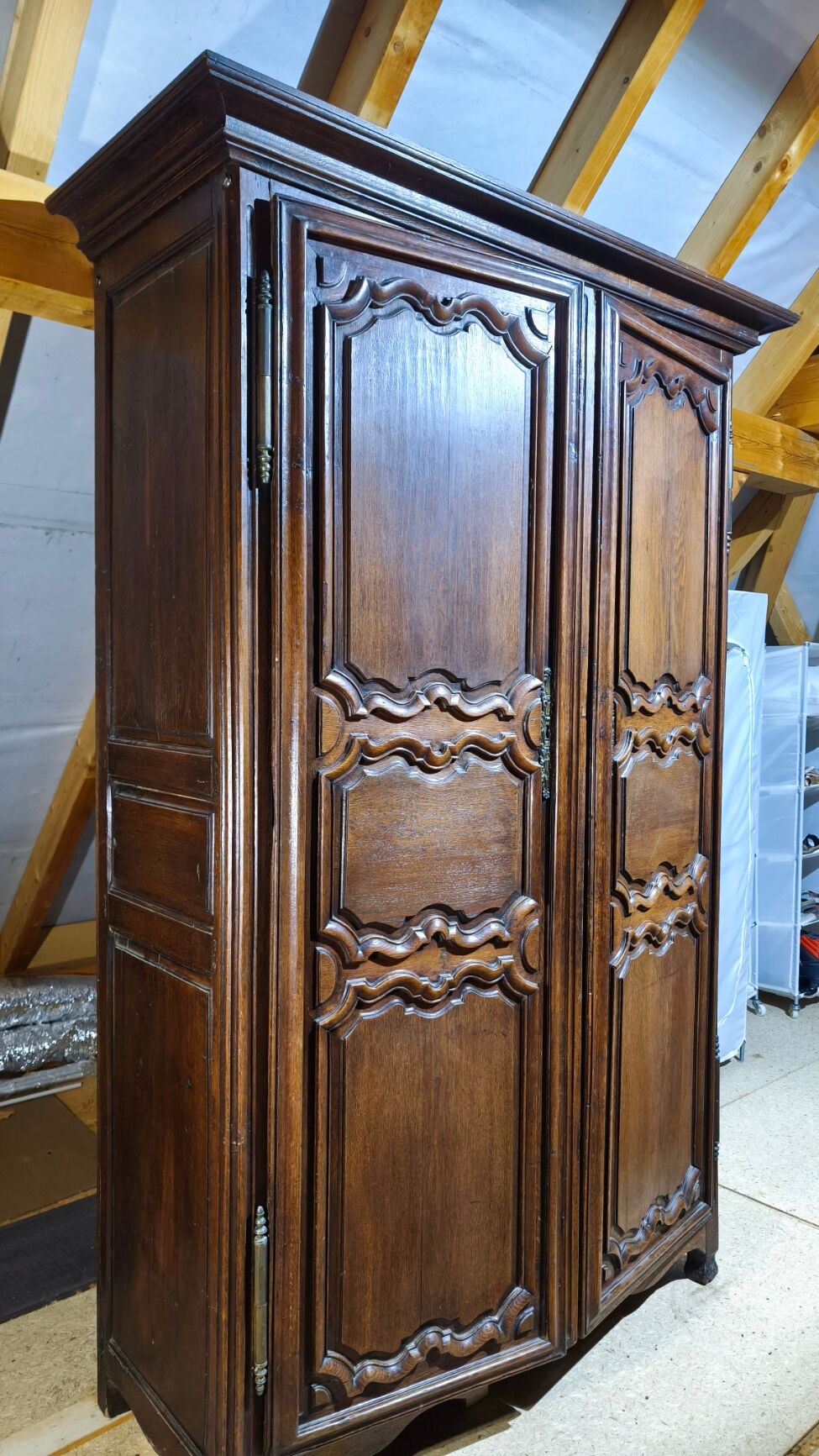 Antique 2-door wardrobe in solid oak