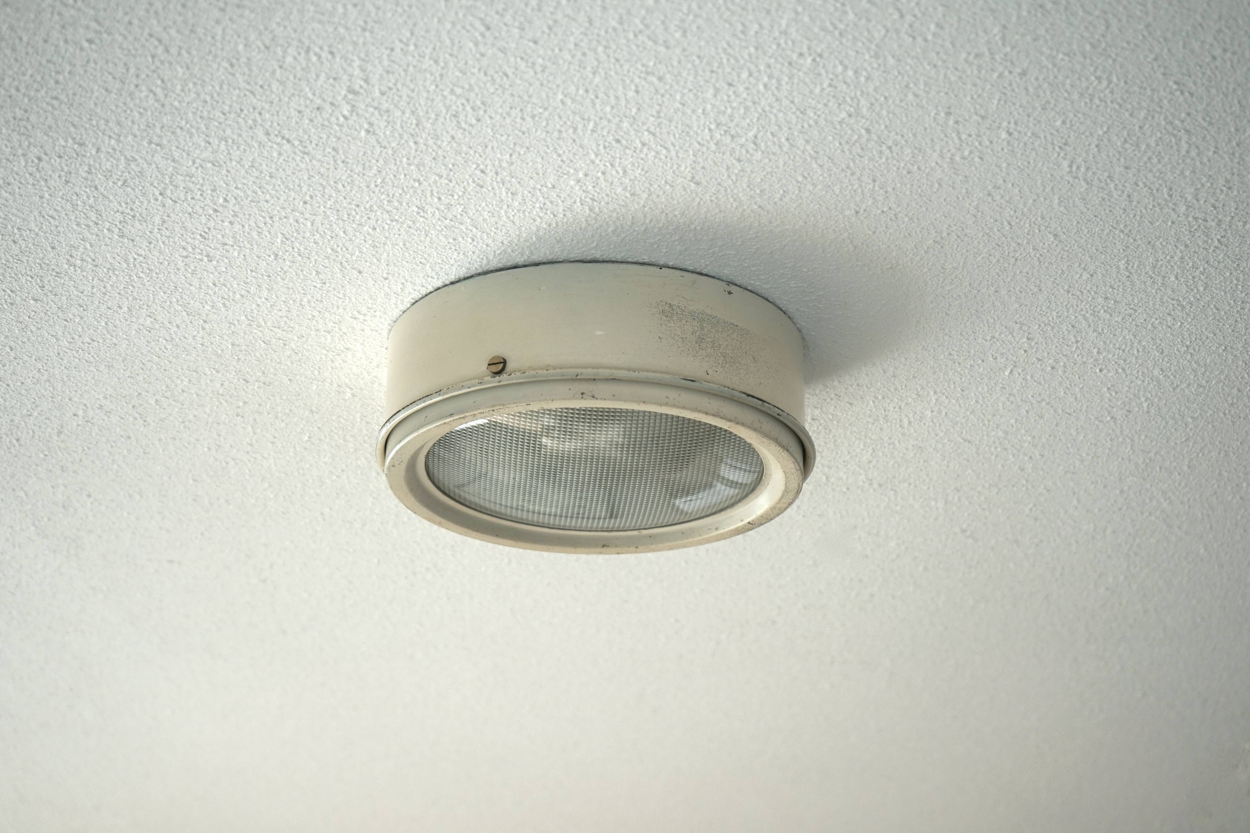 Vintage Italian ceiling lamp model 3055 by Gino Sarfatti for Arteluce, 1962.