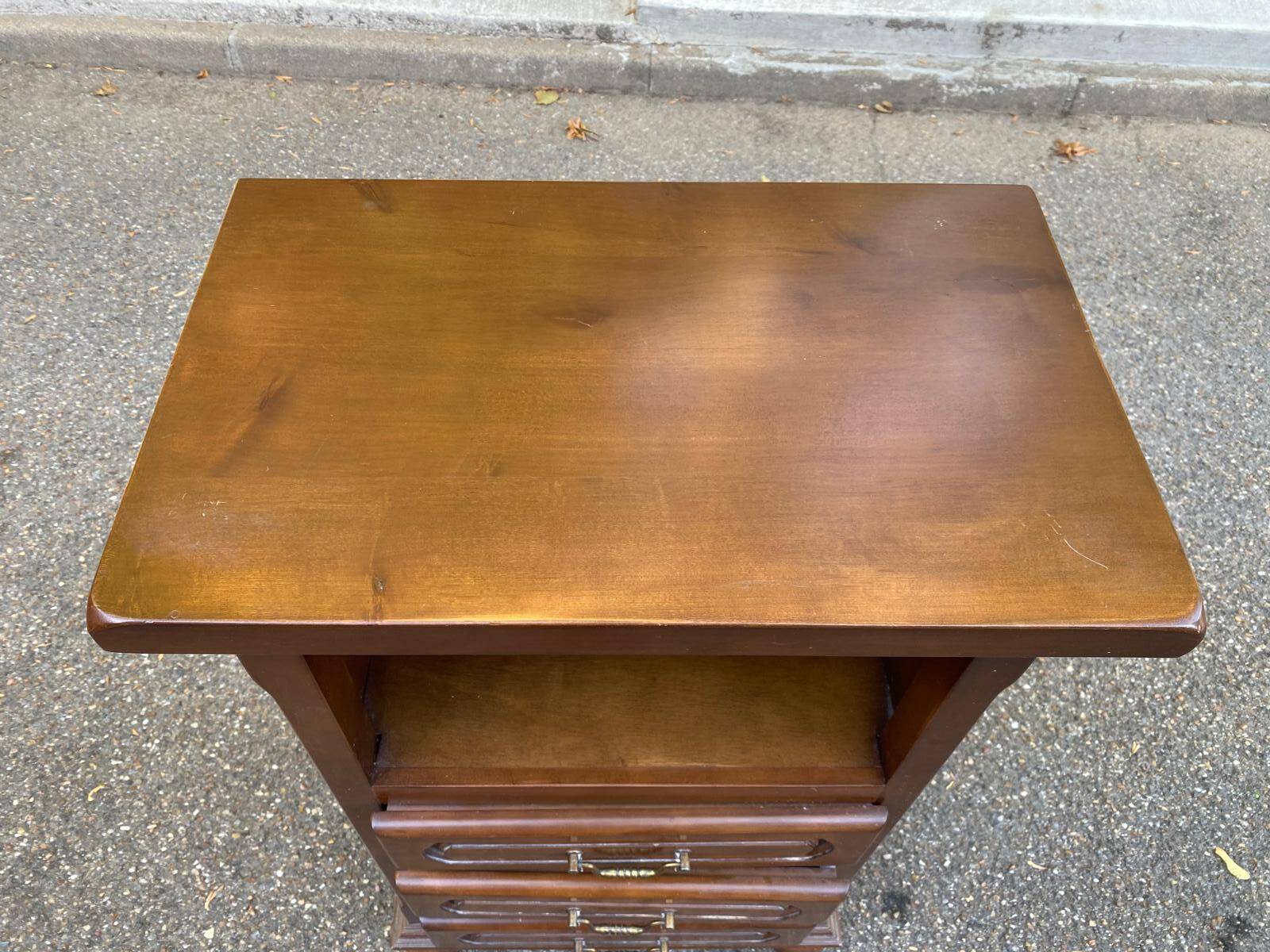 Side table with 3 drawers in solid wood, tall bedside table.