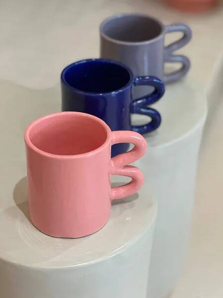 Ceramic mug with wave handle