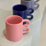 Ceramic mug with wave handle