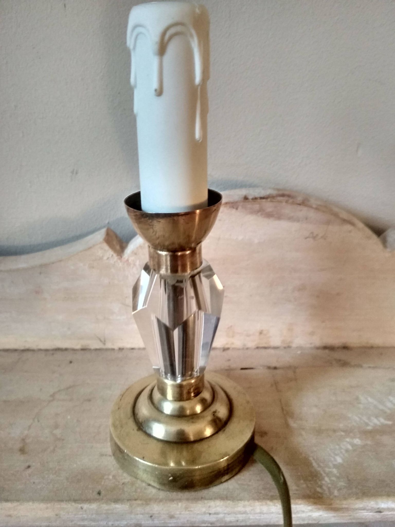 Petite lampe de chevet années 40 - pied en verre taillé et laiton