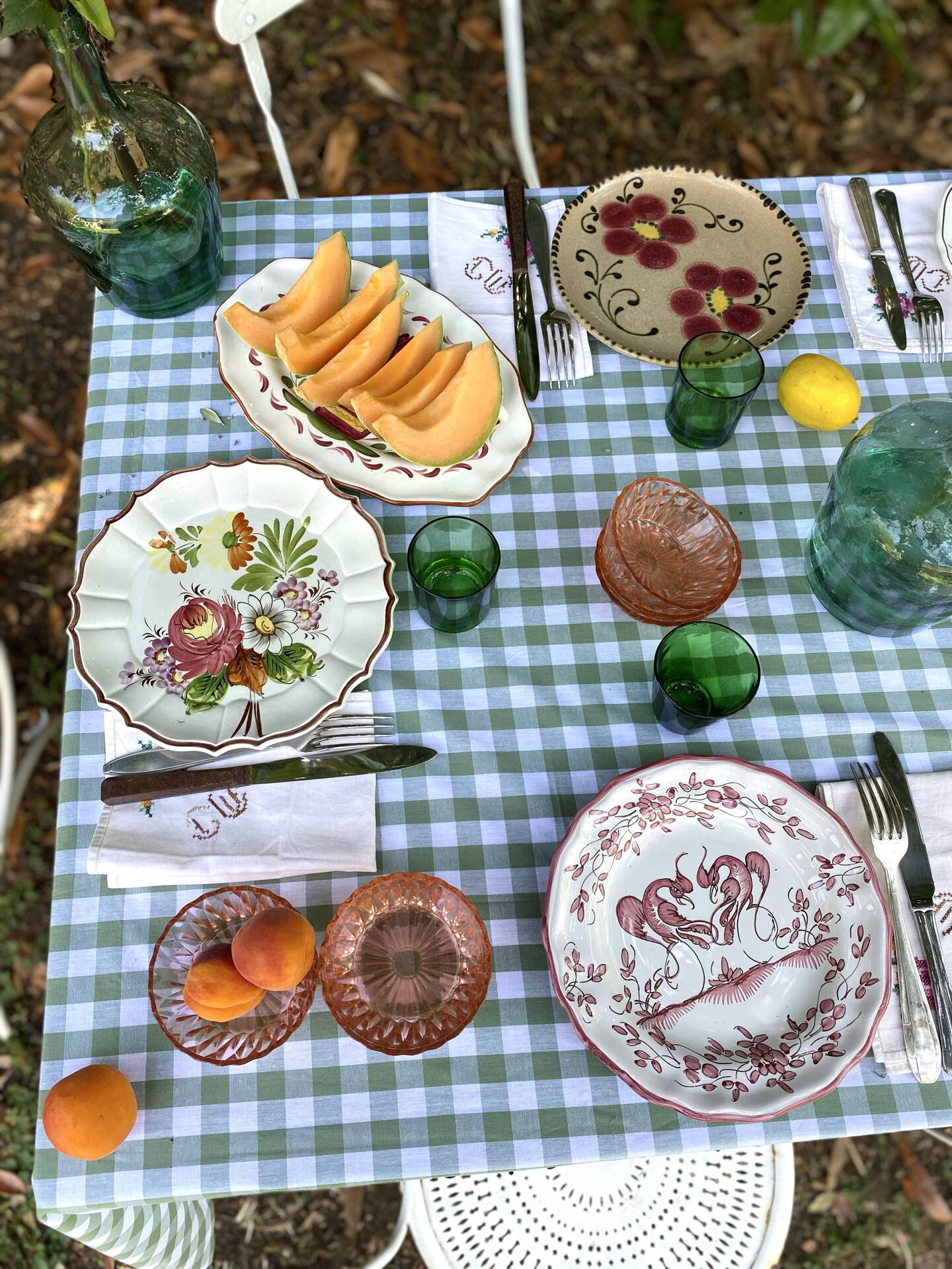 Exceptional set of 15 large mismatched plates.