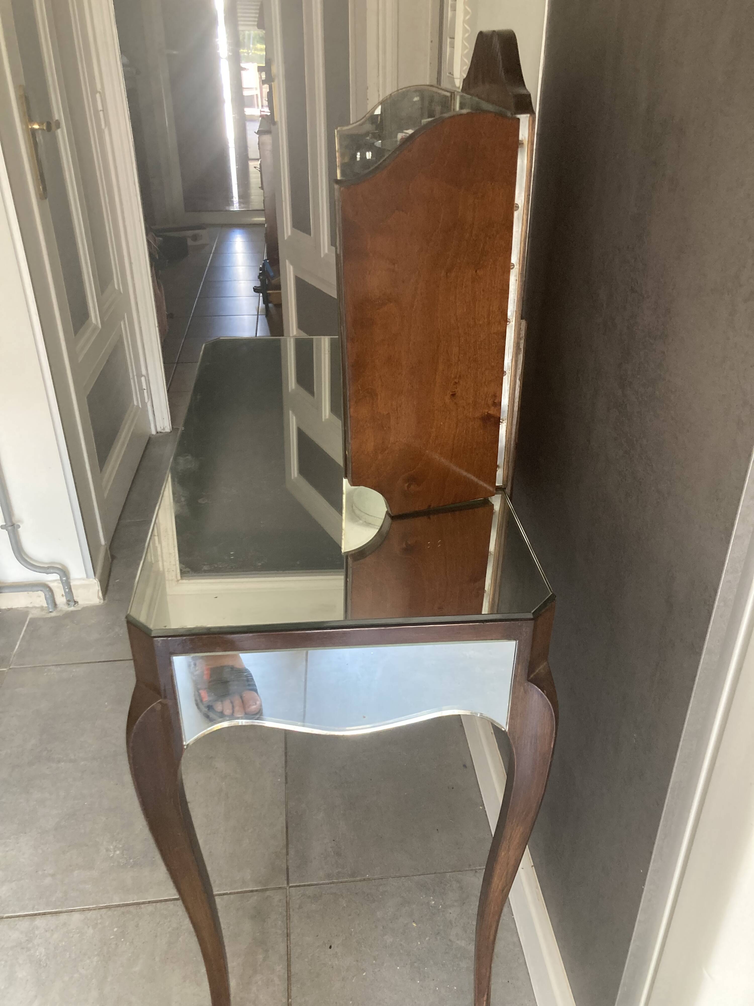 small "Art DECO" dressing table in excellent condition