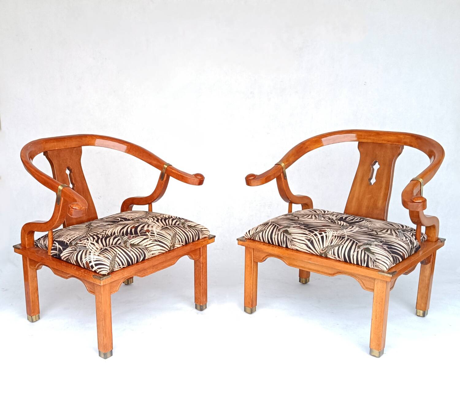 2 fauteuils fer à cheval américains attribués à James Mont