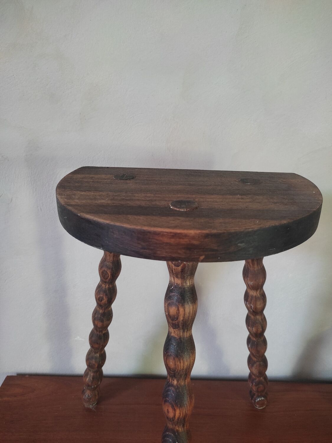 Stool, plant holder with beaded feet