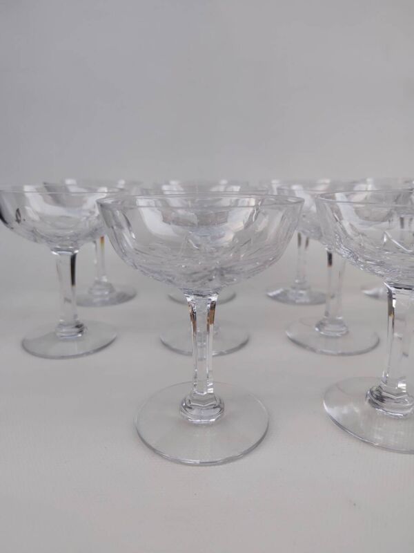 10 coupes à champagne en cristal de saint Louis, modèle VIC.