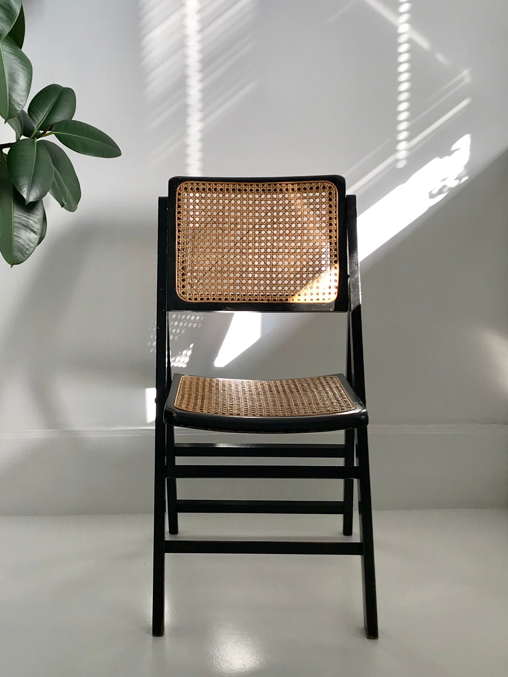 Chaise pliante cannée