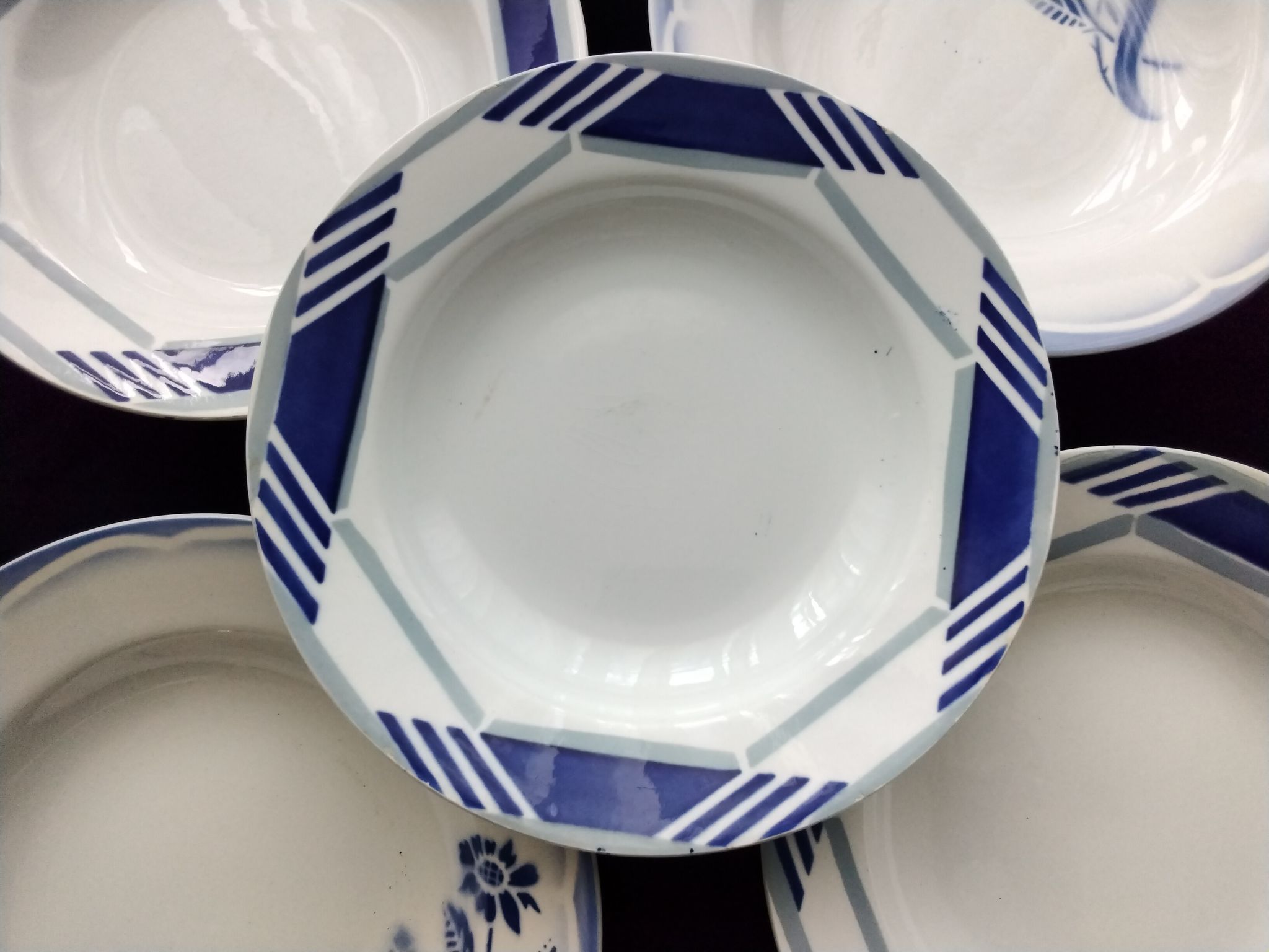 Set of 5 mismatched hollow plates Digoin Sarreguemines and Saint Amand
