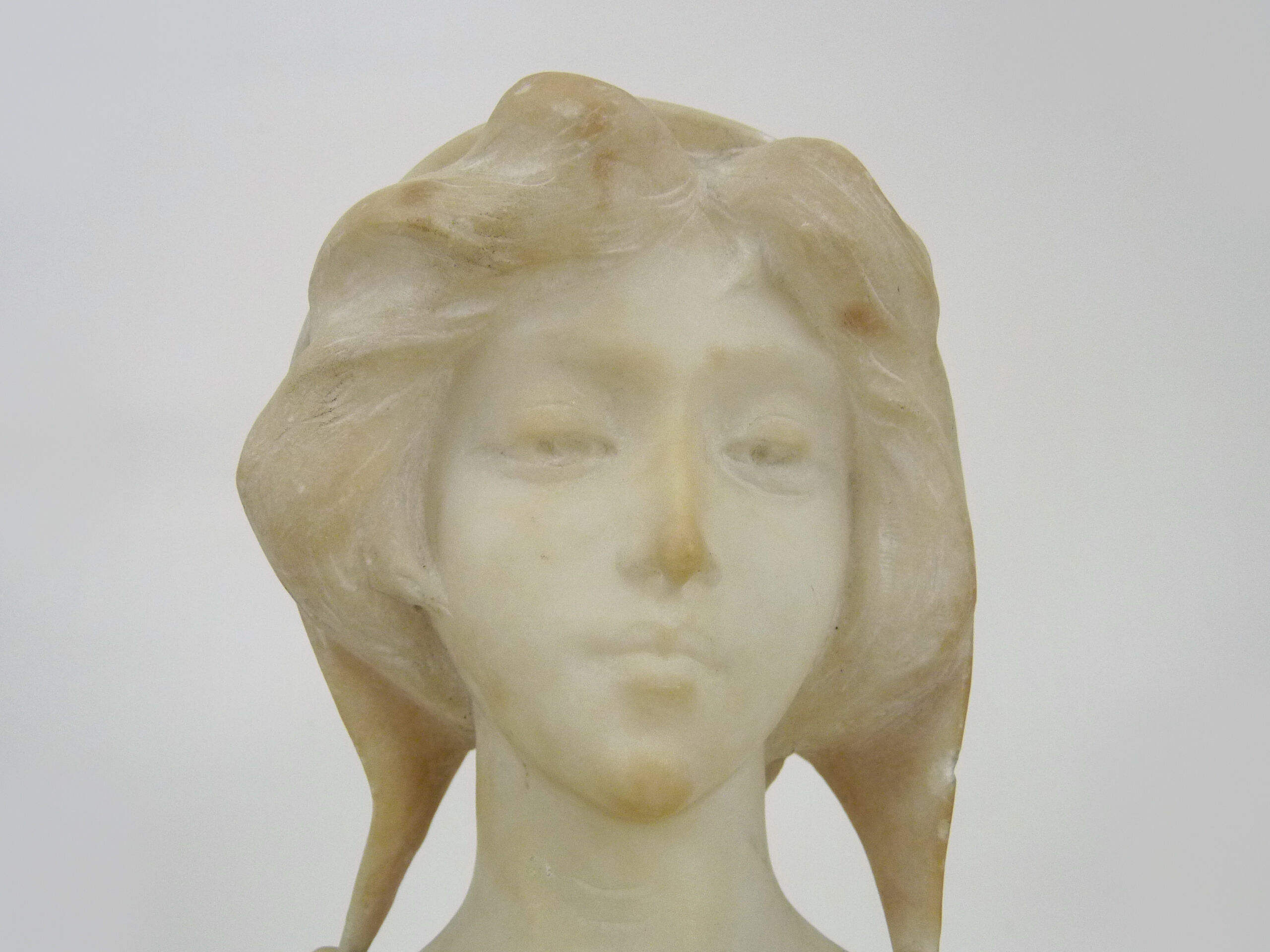 Sculpture Adolfo Cipriani (1880-1930) bust woman alabaster marble