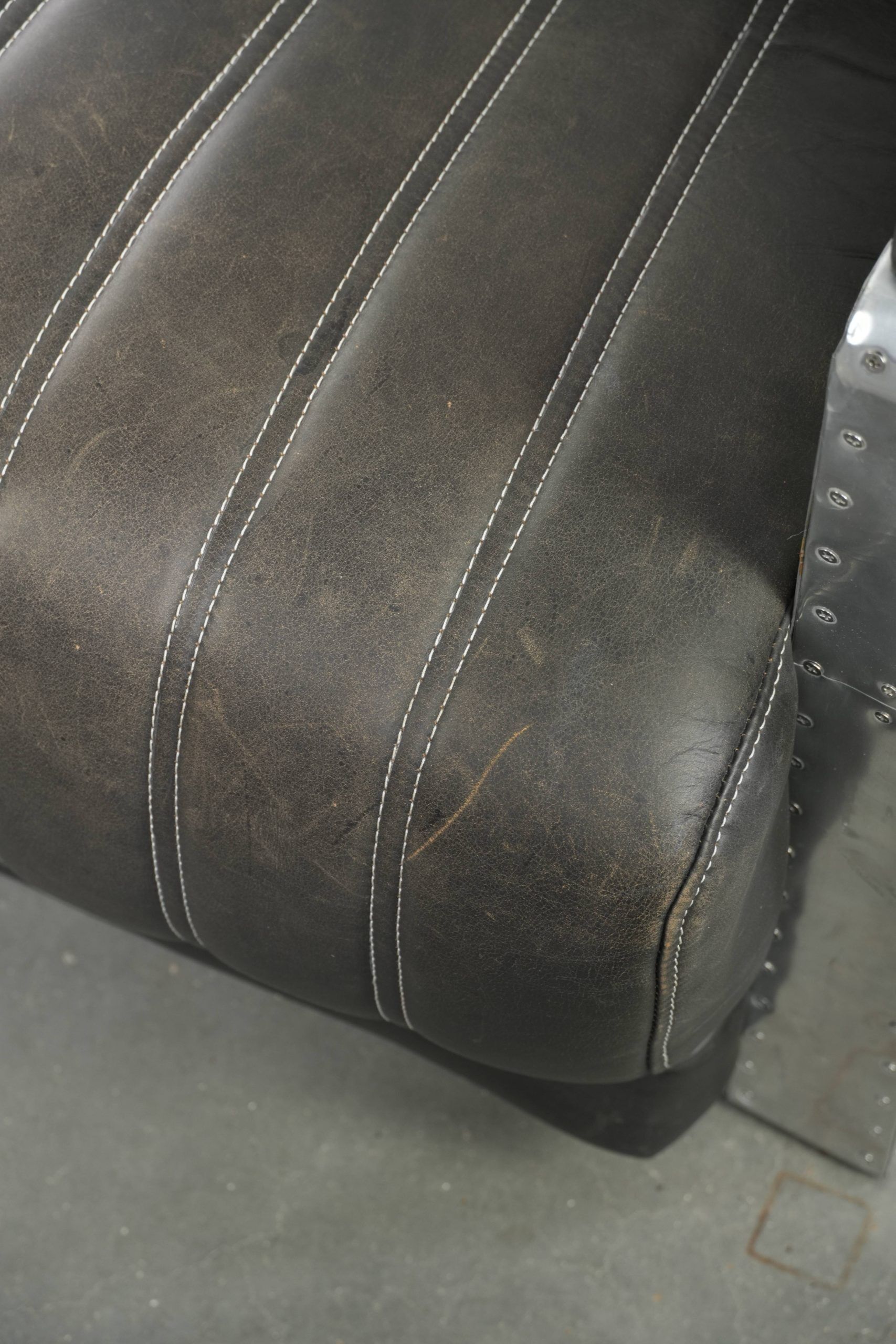 Comfortable cow leather aviator design armchair finished with aluminium