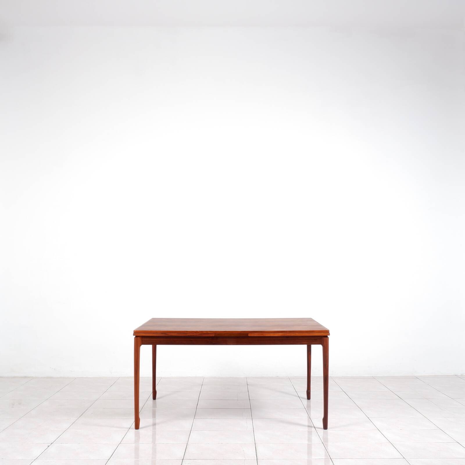 Grande table à manger extensible en palissandre brésilien par H. Sigh & Son