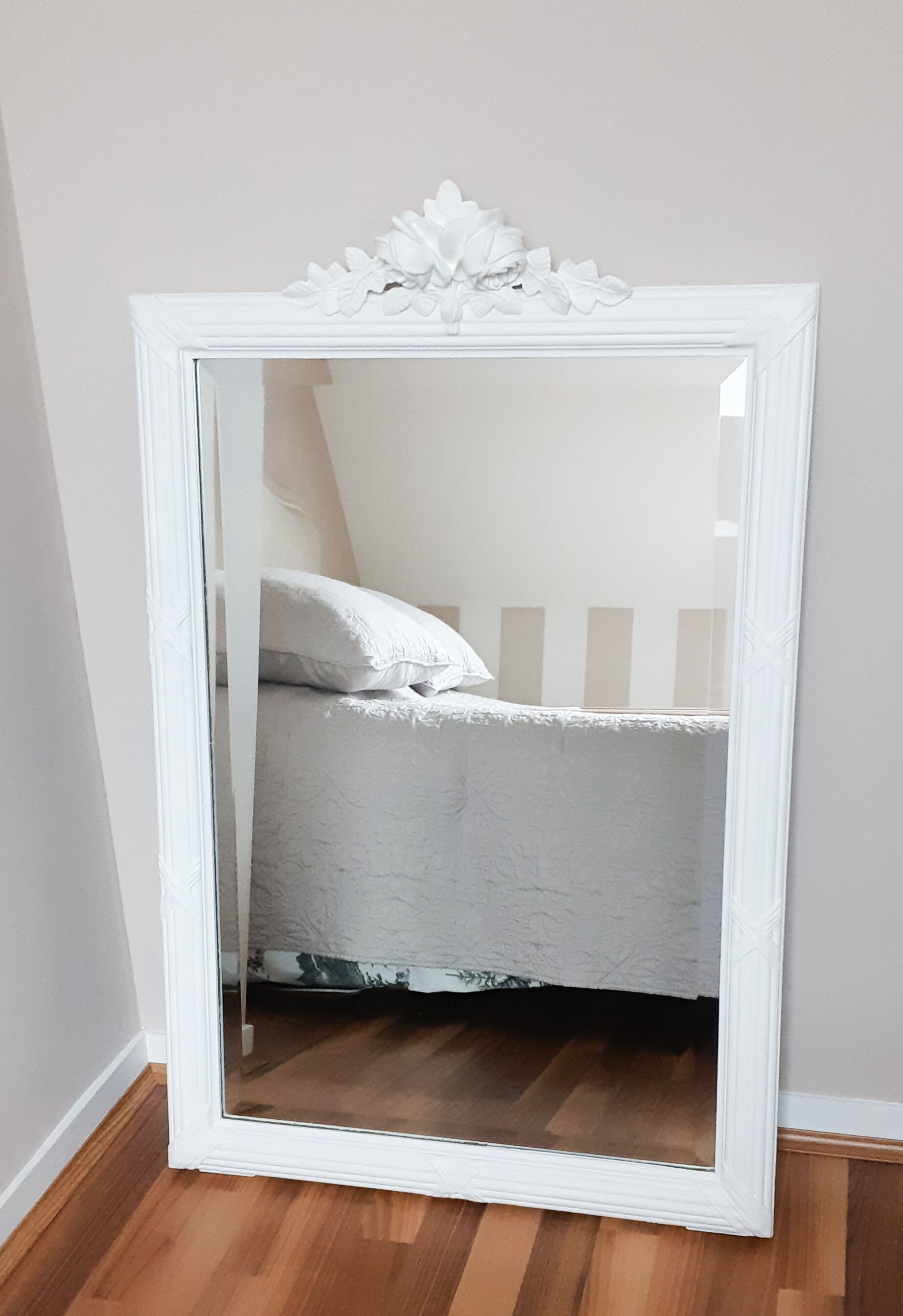 Miroir glace biseautée, guirlades de roses