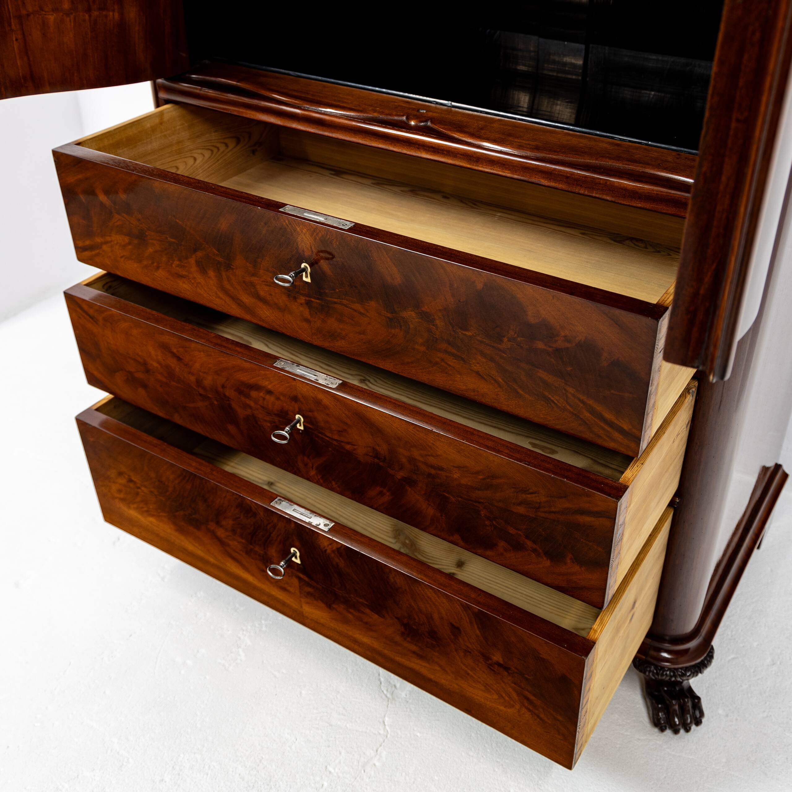 Chiffonnier haut avec bar en acajou 1850-1880