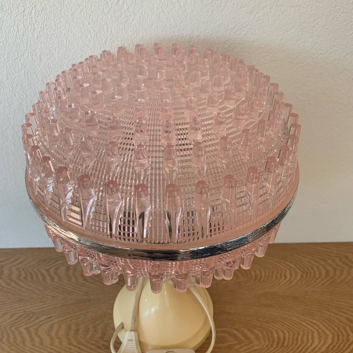 ▪️50s Pop and Modern Plastic Lamp Pink Globe and Cream Base Brand ME