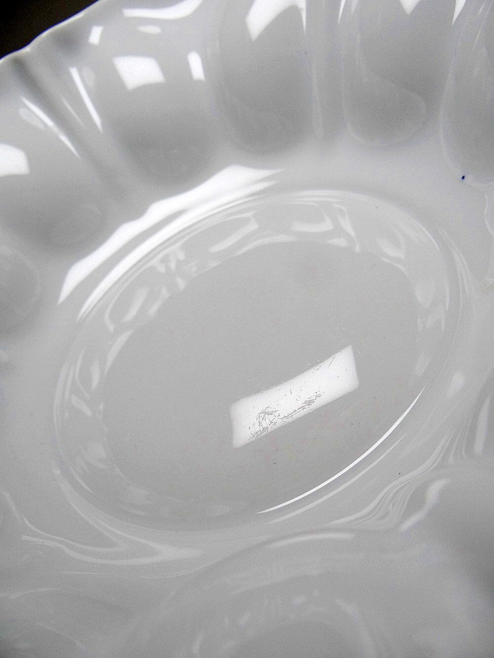 Large fruit bowl / salad bowl in fine white Limoges porcelain, vintage / antique.