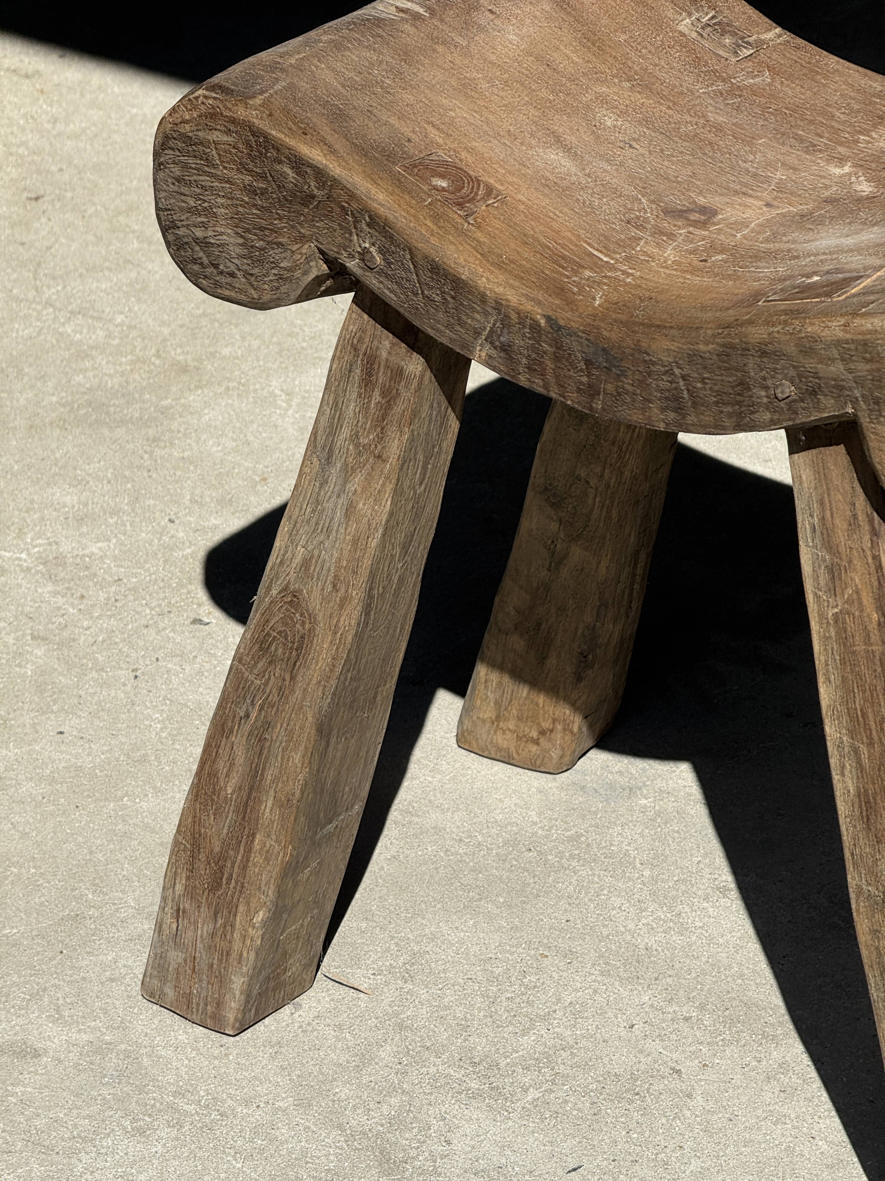 Four-legged stool in antique teak from Indonesia H 50 L 52