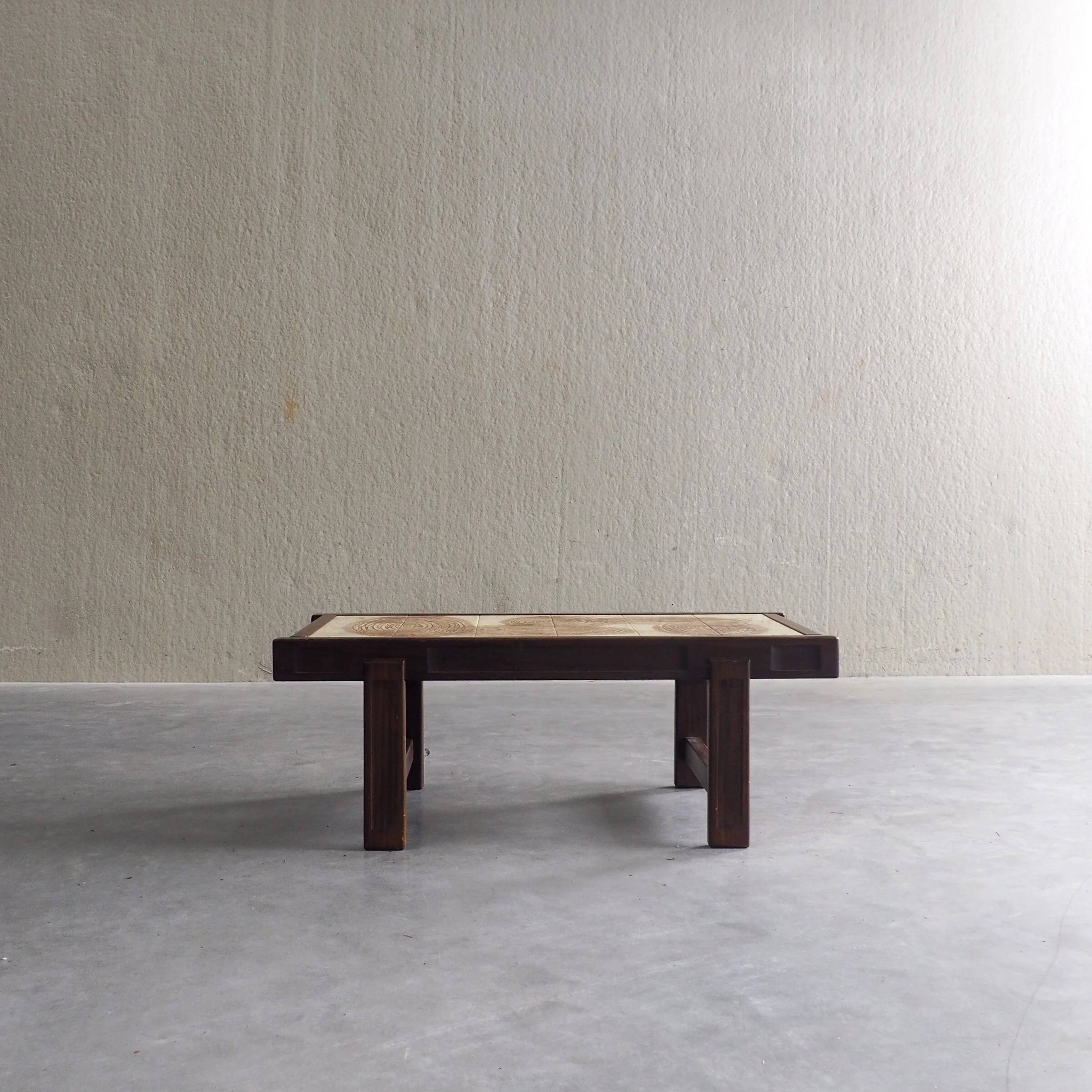 Table basse carrelée du milieu du siècle par Jean D’Asti