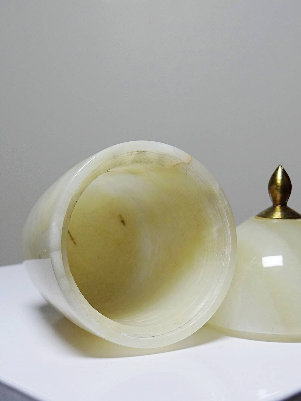 Small vintage box in beige marble/alabaster and brass